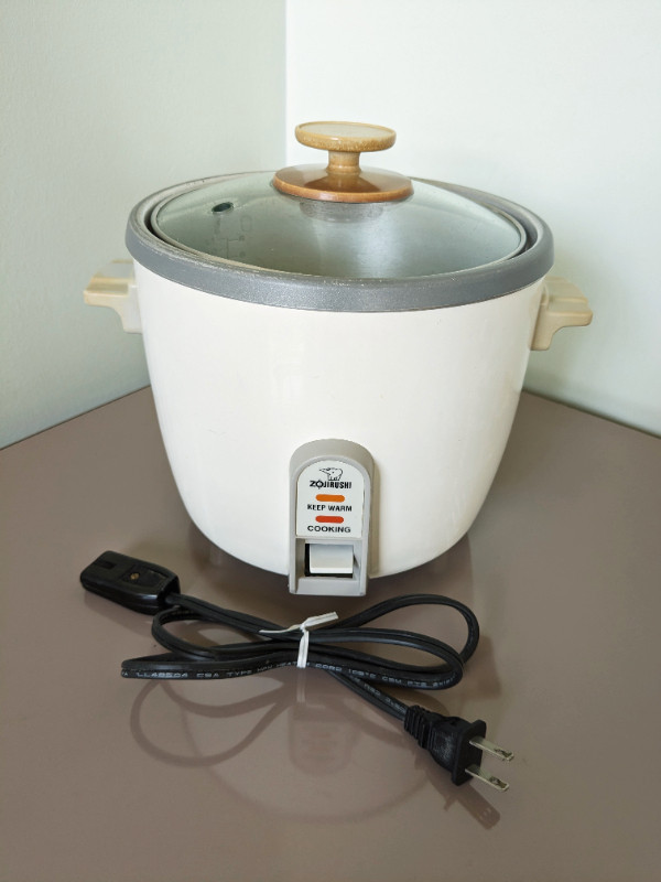 Electric Kitchen Items, good for students moving and renters in Garage Sales in Markham / York Region - Image 3