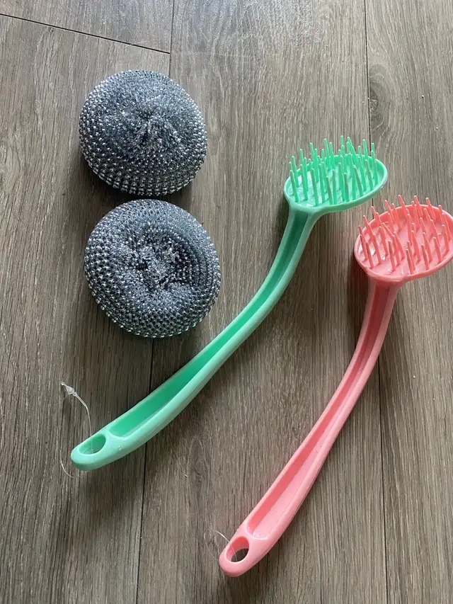 Handle Dish Scrub Brushes  in Other in Calgary - Image 5