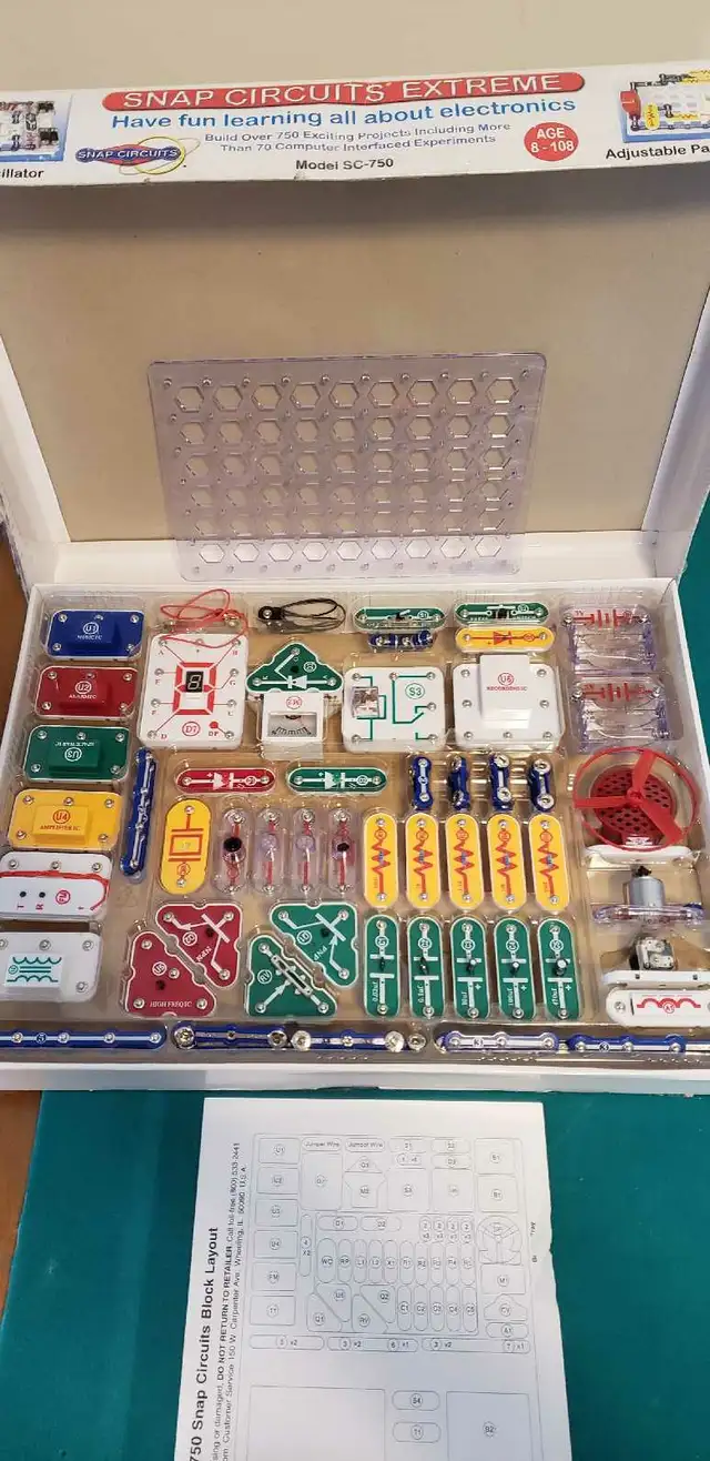 Three Snap Circuits electronic kits in Toys & Games in Calgary - Image 9