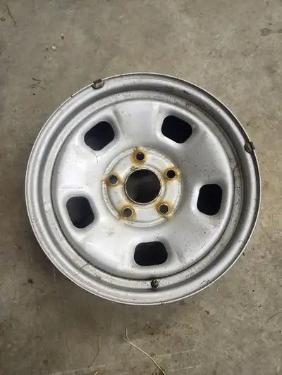 17 inch steel rims with sensors. 5 bolt fits Ram 1500. Set of 4