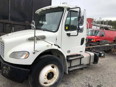 2012 Freightliner M2, Cummins 6.7L, ManT-HydrB, Cab & Chassis, N#3653, Engine: Cummins ISB 6.7-250,...