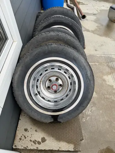 Full set, will take more pics 5x4.5/114.3 bolt pattern, off my 67’ Newport