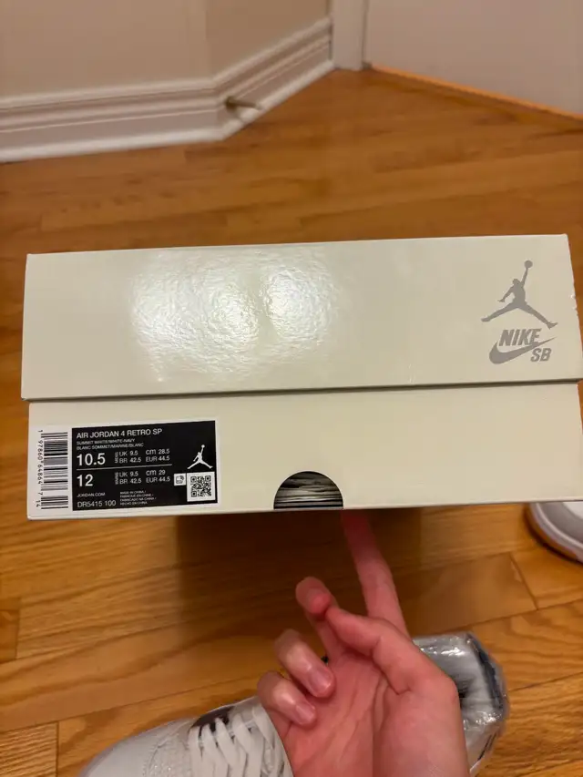 100% Authentic Jordan 4 SB Navy size 10.5 in Men's Shoes in Markham / York Region - Image 8