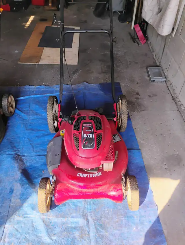 2 Gas-Powered Push Mowers – 21" Cut Width in Lawnmowers & Leaf Blowers in City of Toronto - Image 4