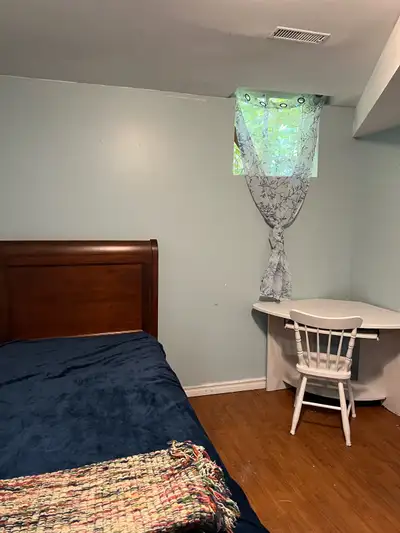Room Near Algonquin Barrhaven Non-Smoking Incl