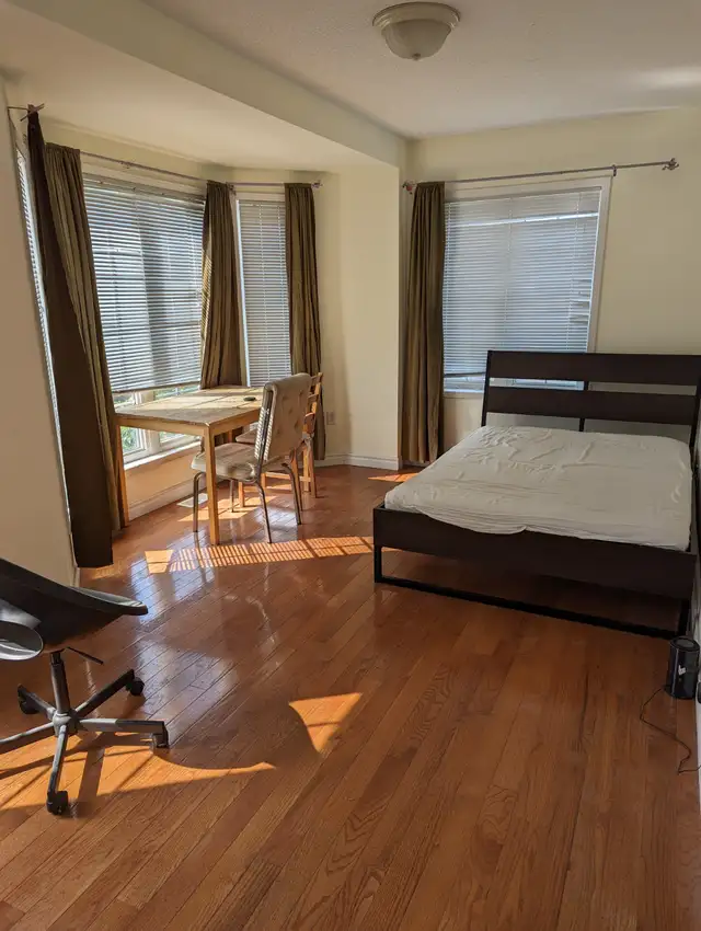 Multiple Rooms Private Bath Balcony Parking @York University