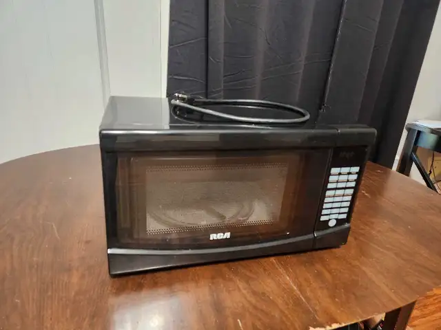 microwave in Microwaves & Cookers in Chatham-Kent - Image 3