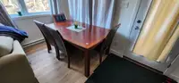 Table à manger avec chaises 