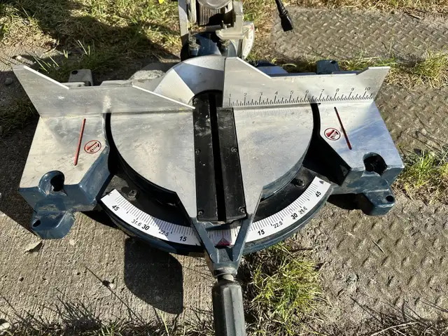 Mitre saw 12” with laser line mastercraft used like new in Power Tools in Oshawa / Durham Region - Image 5