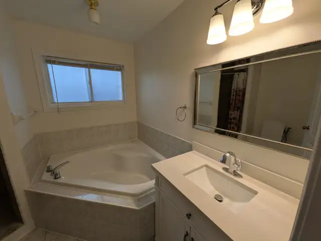 Beautifully Renovated Home for Rent in Churchill Meadows in Long Term Rentals in Mississauga / Peel Region - Image 16