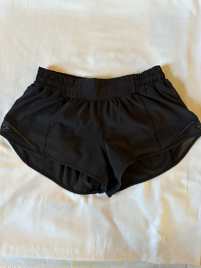  Lululemon Hotty hot shorts 2.5inch size 6 in Women's - Bottoms in Thunder Bay - Image 3