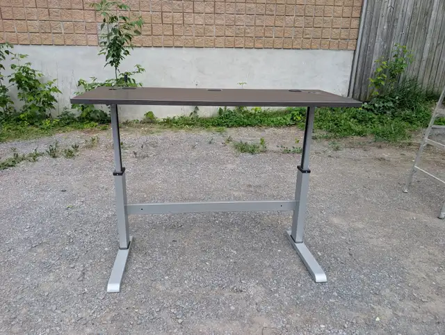 Manual Height Adjustable Desk – Commercial Grade – Free delivery in Desks in Ottawa - Image 3