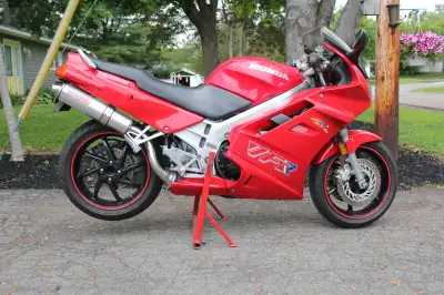 For sale 1991 Honda RC-36-1 VFR 750F 69000klm, almost new tires, chain and sprockets, battery, fresh...