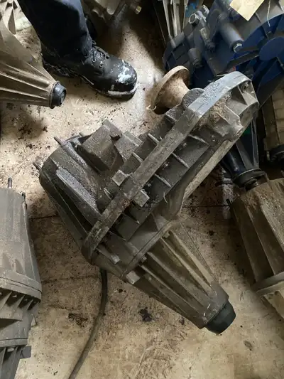 multiple 271-D Dodge transfer cases ready to go. These fit trucks 2003-2012 2500/3500 1000$ plus exc...