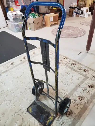 Heavy duty hand truck