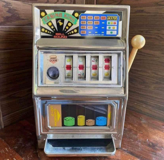 Vintage Waco Casino King Mini Slot Machines in Arts & Collectibles in Abbotsford - Image 2