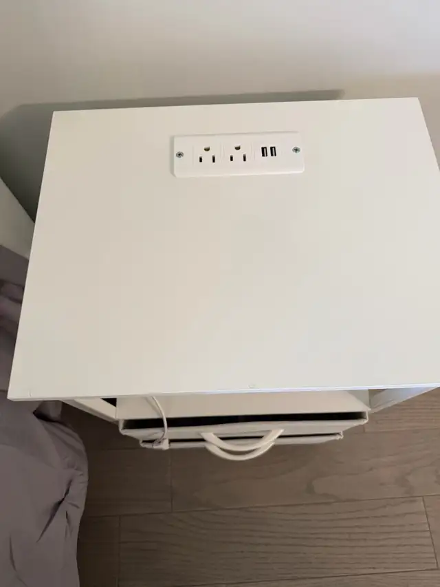 side table with led lights in Other Tables in Oshawa / Durham Region - Image 3