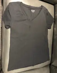 Joe Fresh black women's V-neck T-shirt size large | $2 firm
