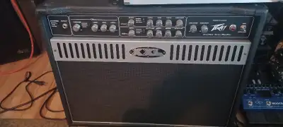 Peavey XXL 2x12 Combo Amplifier fitted with 1 Celestion V30 500 $ with V30 or 375 $ with original sp...
