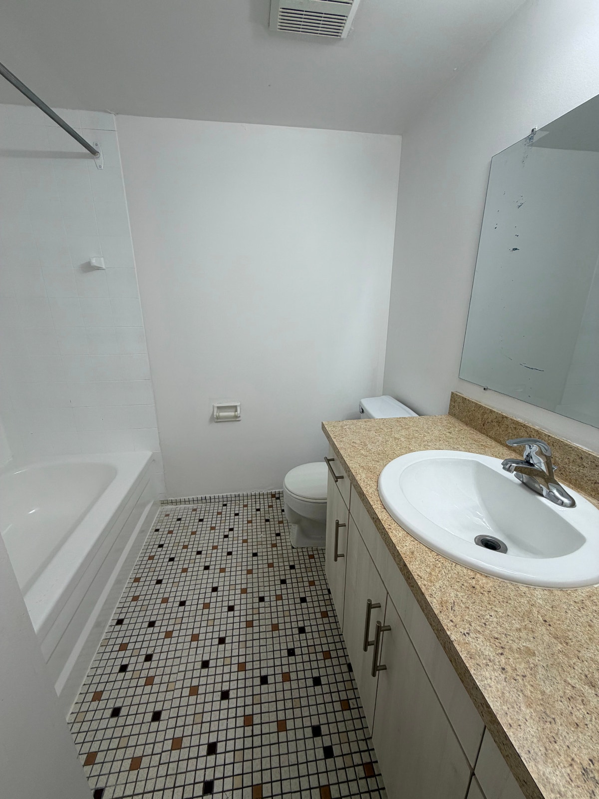 Spacious Studio – 6655 Chemin Mackle - 2 MONTHS FREE — photo 3