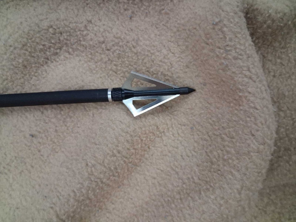 Hunting Arrows with three blade broad head ☆new never shot | Fishing ...