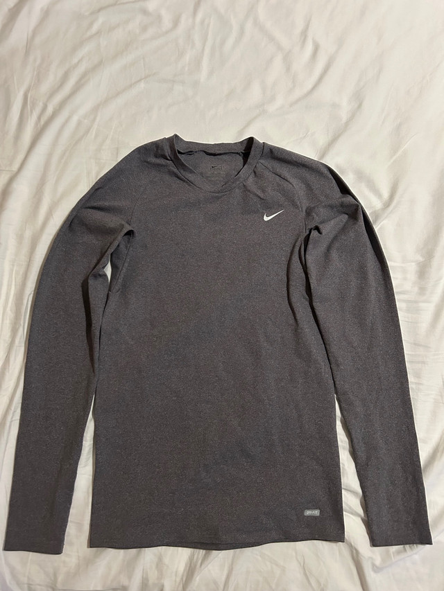 Chandail Nike Drifit sport d’hiver dans Hommes  à Longueuil/Rive Sud