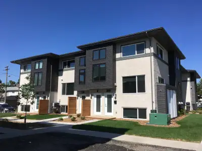 All Utilities, Parking, Internet and Basic Cable Included! 1200 square foot 2-bedroom, 1.5 bath 2 st...