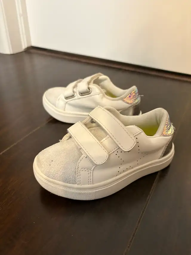 Kids Shoes (size 9) in Kids & Youth in London - Image 2