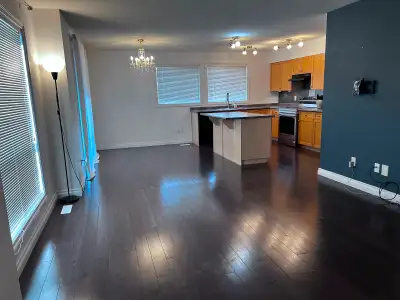 GREAT 3 BED, 2.5 BATH TOWNHOUSE W/A THEATRE ROOM & SINGLE ATTACH