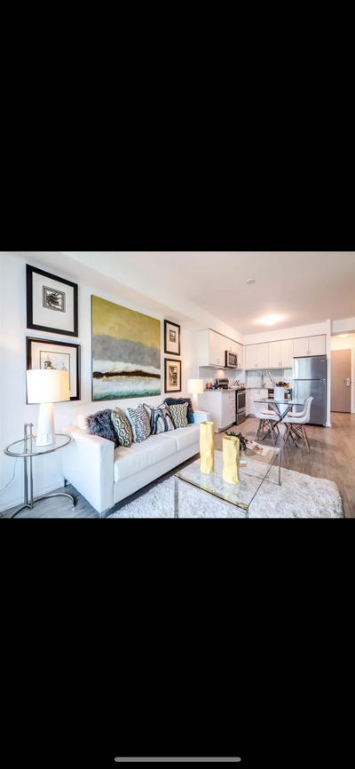 Lease transfer – 1 Bedroom + Den Condo | Parkside Square | $2,190/month We're looking for someone to...