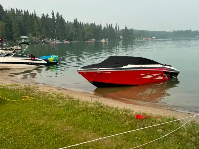 Up for sale a 2011 Four Winns 200SS. 300 hp Mercruiser 5.7MPI Bravo 1. Comes with Four Winns tandem...