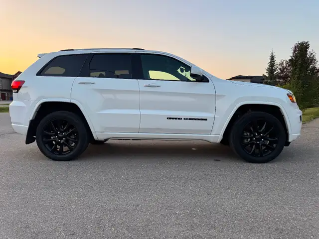 2021 Jeep Grand Cherokee Altitude.