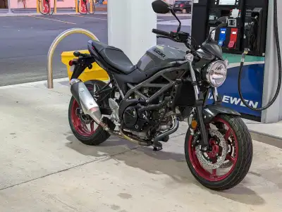 Perfect Condition - 1000km. Grey with Red Wheels Givi Windscreen Included If ad is up bike is availa...