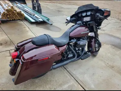 2018 Street Glide 13500kms One of a kind find Low kms Mint condition Removable bags Highway Pegs Nav...