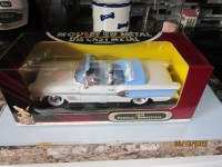 BNIB 1958 Pontiac Bonneville Die Cast Car 1:18 Scale