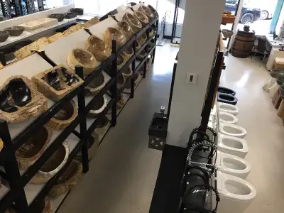 La plus grande sélection de vasques et lavabos en pierre naturel au pays, sur place tout pour une sa...