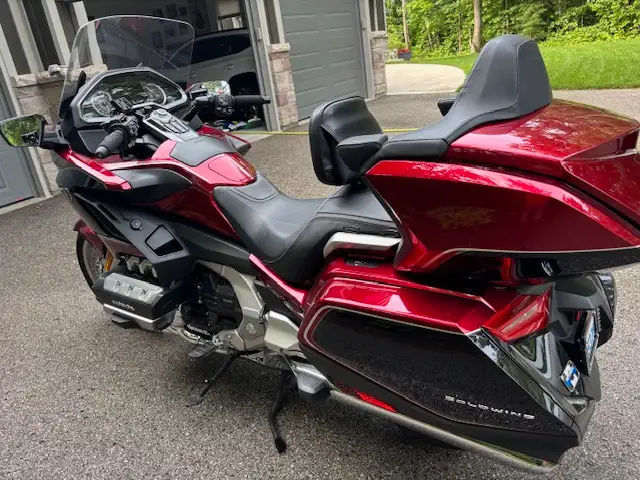 2018 Honda Goldwing DCT Airbag in Touring in Barrie - Image 3