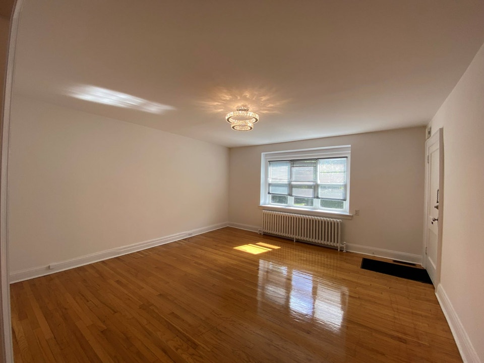 Bloor West Village (1Bdrm + Den) - $ 1,950.00 3