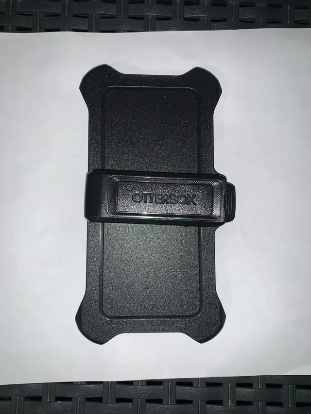 Otterbox iphone 14 defender holster belt clip in Cell Phone Accessories in Oshawa / Durham Region - Image 3