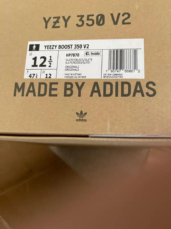 Yeezy 350 V2 Core Slate Black Size US12.5 (runs small) in Men's Shoes in Markham / York Region - Image 5