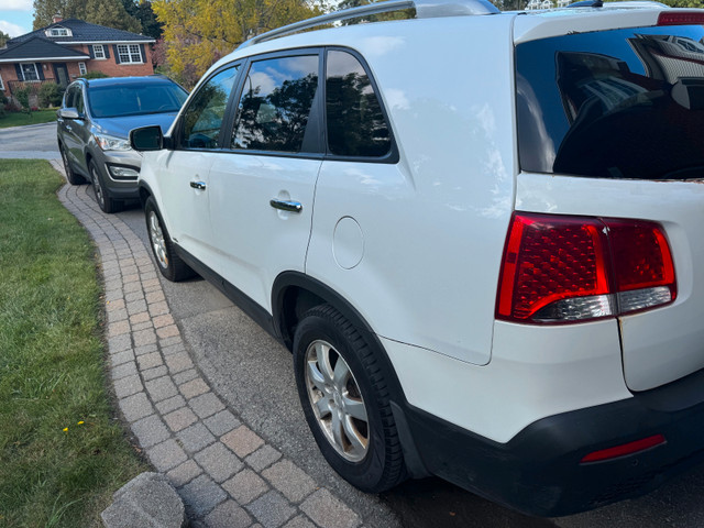 2011 KIA SORENTO LX V6 AWD BLANC - POINTE-CLAIRE dans Autos et camions  à Ville de Montréal - Image 4