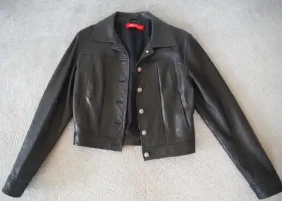 Beautiful Anne Klein Women's Black Leather Jacket for sale !, View more