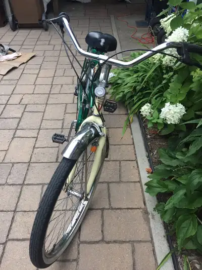 2Vélos :de promenade et autre de route  très propres, prix varié, View more