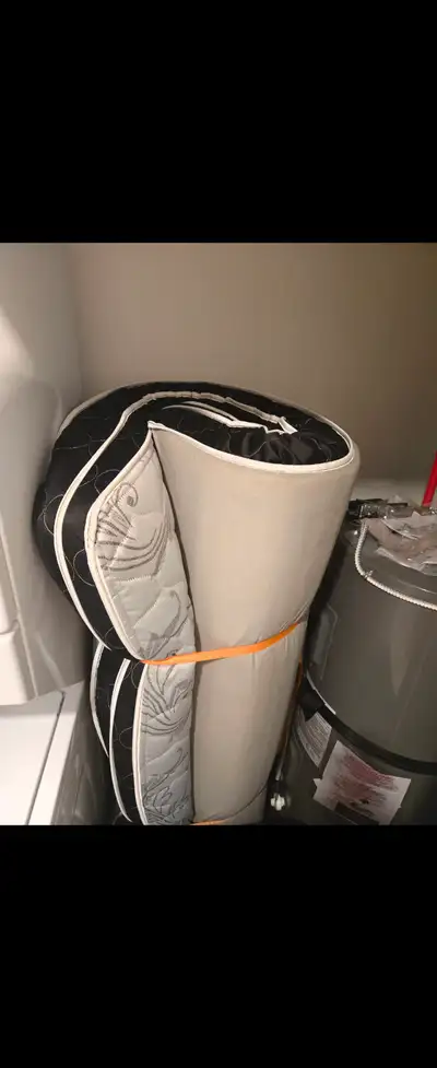 Original mattress brand new for CHAPARRAL 373MBRB 5TH WHEEL TRAILER for master bedroom. Used few tim...