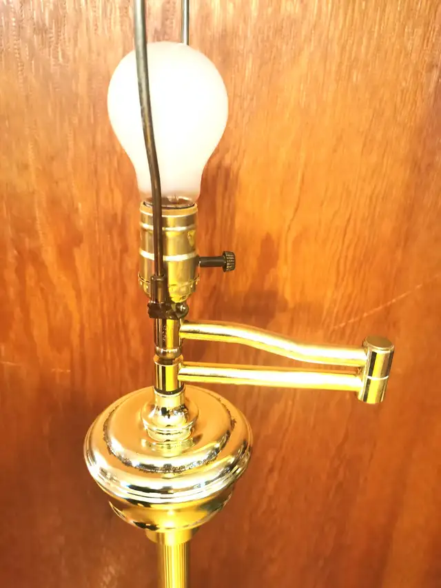 Floor Lamp Metal/Brass 61.5 inch height Vintage Solid in Indoor Lighting & Fans in Markham / York Region - Image 7