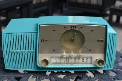 GENERAL ELECTRIC 914D CLOCK RADIO, View more