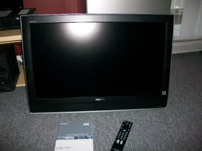 Television LCD SONY Bravia 32 pouces TV KDL-32M3000 SONY model KDL-32M3000 Vient avec la manette et...