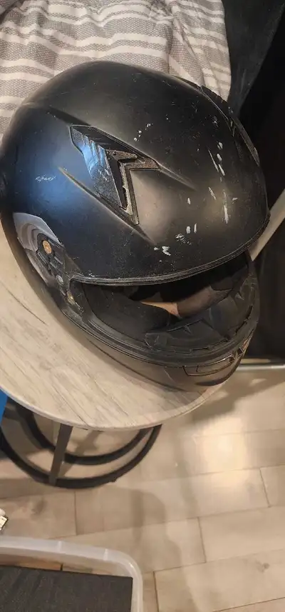 This Voss Bandito motorcycle helmet. Cosmetic imperfections.