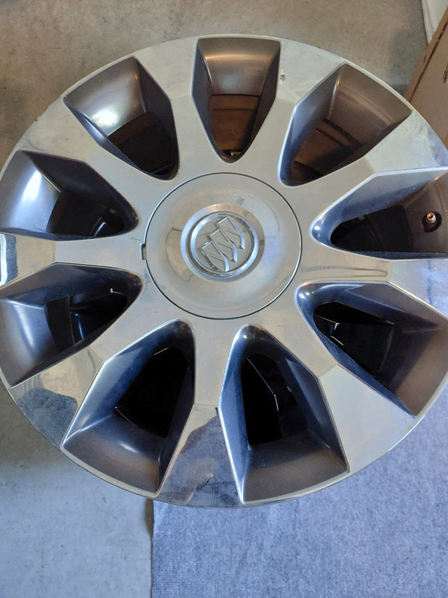 Good deal on 20”- 6 bolt chrome rims in Tires & Rims in Ottawa