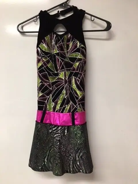 Beautiful Ladies/Girls CUSTOM Made Figure Skating Dress - Size 4 in Kids & Youth in Oshawa / Durham Region - Image 3